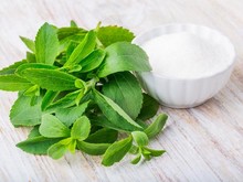 Stevia vs Gula, Mana yang Lebih Baik untuk Kesehatan?