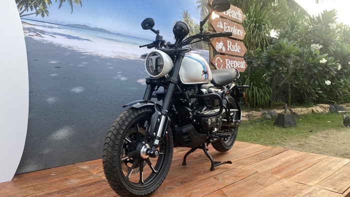 TVS Ronin Agonda