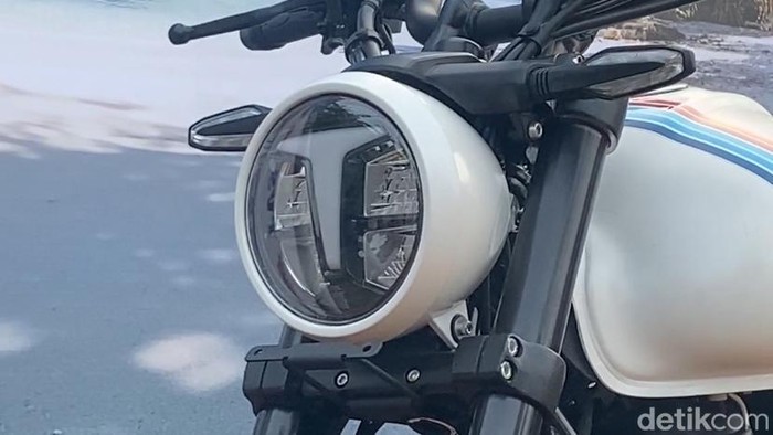 TVS Ronin Agonda