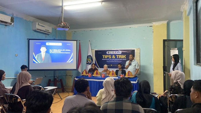 Universitas Handayani Makassar membekali para calon alumninya dalam menghadapi tes dan wawancara kerja. Dokumen Istimewa