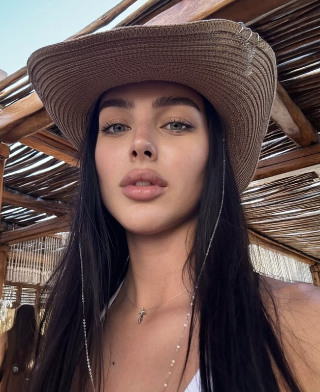 Aku tidak ingin seseorang berkencan denganku hanya karena menganggap bisa mendapatkan model sebagai simbol status pria alfa, jelas Veronika.&nbsp;Foto: dok. Instagram @nikavovkk