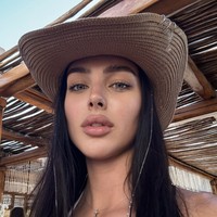 Aku tidak ingin seseorang berkencan denganku hanya karena menganggap bisa mendapatkan model sebagai simbol status pria alfa, jelas Veronika.&nbsp;Foto: dok. Instagram @nikavovkk