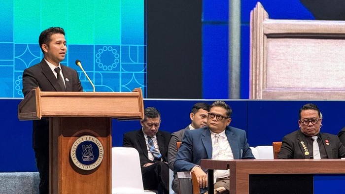 Wagub Jatim Emil Dardak Jadi Lulusan Terbaik Profesi Insinyur ITB
