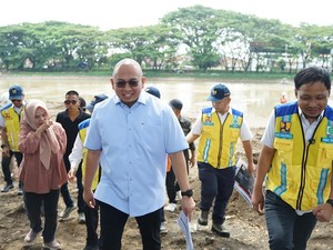 Andre Rosiade Dorong Sedimen Sungai Akibat Banjir Jadi Sumber Pendapatan Padang