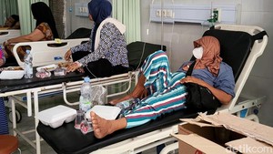 Gas Kaustik Bocor dari Pabrik, 43 Warga Karawang Dievakuasi