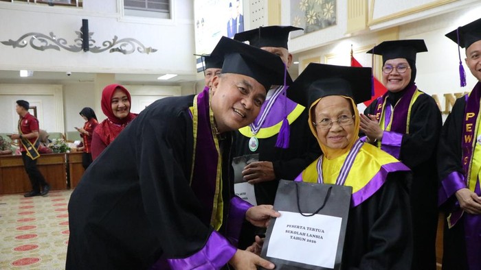 Wisuda Sekolah Lansia Tangguh Ceria dan Nurul Furqon Tahun 2026