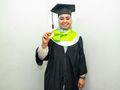 Ini Yusra, Wisudawan Unesa Asal Sudan yang Ingin Bantu Korban Perang via Riset