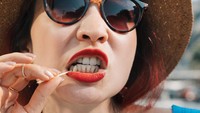 Tak Efektif dan Malah Bikin 'Ilfeel', Pantang Lakukan Ini Saat Gigi Selilitan!
