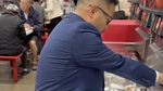 Potret Alvin Tedjo Hobi Jajan, Beli Hot Dog Supermarket hingga Durian Shake