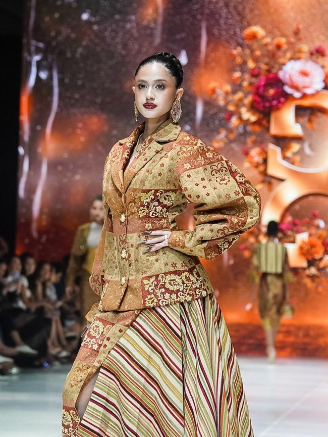 Asila Maisa Bikin Heboh JFW 2027, Mendadak Catwalk di Show Ivan Gunawan