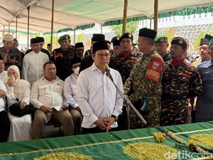 Cak Imin Hadiri Pemakaman Anggota BPK Fathan Subchi, Doakan Wafat Syahid