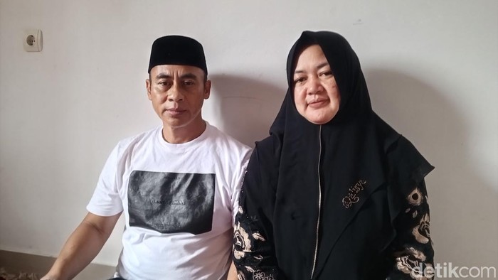 Dadang Supriatna dan Ripah Karmini, pasutri asal Desa Sukadana yang bertarung di Pilkades serentak digital di Sumedang.