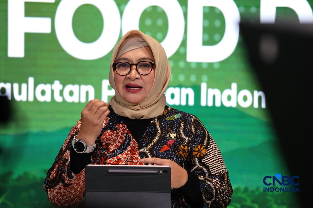 Deputi Bidang Koordinasi Usaha Pangan dan Pertanian Kemenko Bidang Pangan Widiastuti meyampaikan pemaparannya dalam acara World Food Day ”Inovasi untuk Kedaulatan Pangan Indonesia” di Jakarta, Jumat (30/10/2026). (CNBC Indonesia/Muhammad Sabki)