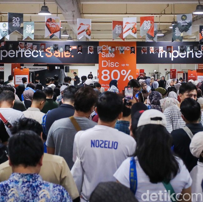Dikejar Waktu, Jastiper Berburu Barang Diskon di Imperfect Sale 2026
