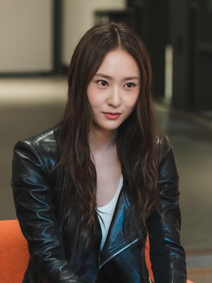 Potret Krystal Jung Jadi Cameo di Drakor Dive Into You