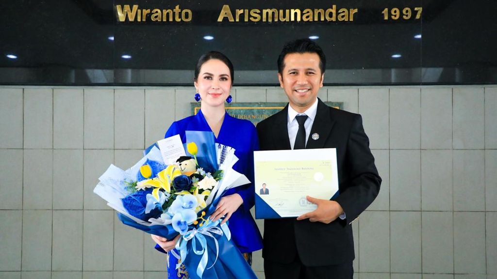 Keren! Emil Dardak Jadi Lulusan Terbaik Program Profesi Insinyur ITB