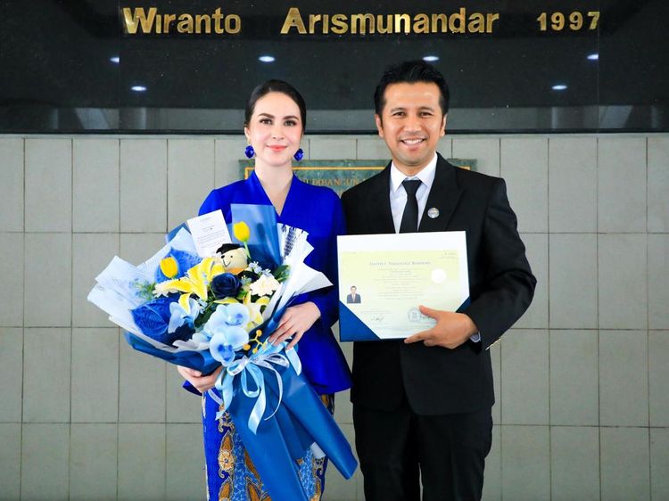 Keren! Emil Dardak Jadi Lulusan Terbaik Program Profesi Insinyur ITB