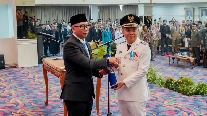 Gubernur Lampung Rahmat melantik M. Galang Putra Rahman menjadi Wakil Bupati Way Kanan Gubernur Lampung Rahmat melantik M. Galang Putra Rahman menjadi Wakil Bupati Way Kanan
