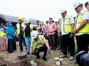 Gubernur Sulsel Revitalisasi Lapangan Sepak Bola Pallempang Luwu