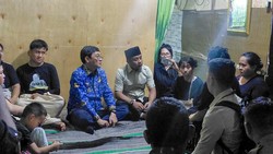 Gubernur Sulsel Santuni Keluarga Pemadam Karhutla Gugur di Torut