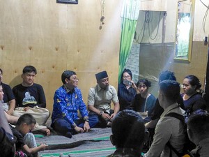 Gubernur Sulsel Santuni Keluarga Pemadam Karhutla Gugur di Torut
