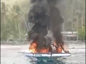 Boat Snorkeling Terbakar di Gamat Bay, 4 WNA Lompat ke Laut