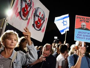 Video: Aktivis Israel Demo Minta Koalisi Yahudi-Arab Tumbangkan Netanyahu