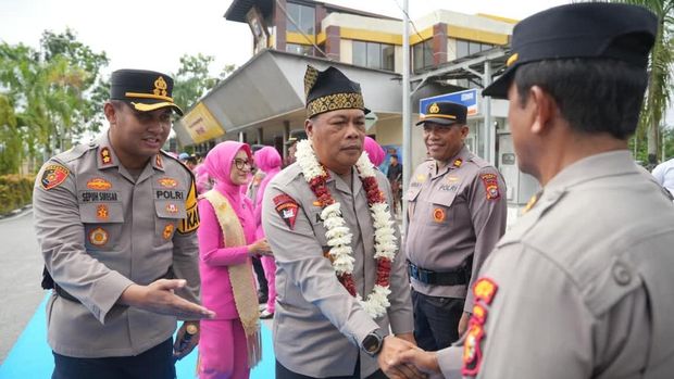 Kapolda Riau Irjen Arman Achdiat meminta kapolsek dan Bhabinkamtibmas aktif turun ke lapangan