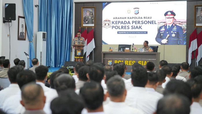 Kapolda Riau Irjen Arman Achdiat meminta kapolsek dan Bhabinkamtibmas aktif turun ke lapangan