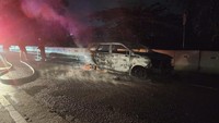 Korsleting Listrik, Minibus di Tol Jagorawi Arah Bogor Kebakaran