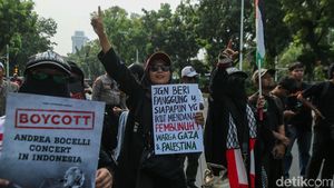 Konser Andrea Bocelli Menuai Penolakan, FPI Gelar Aksi Damai Konser Andrea Bocelli Menuai Penolakan, FPI Gelar Aksi Damai