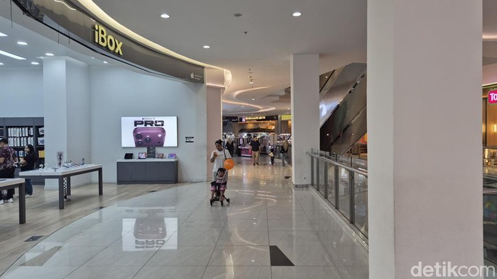 Lokasi penempelan poster di salah satu tiang mall di Gresik.