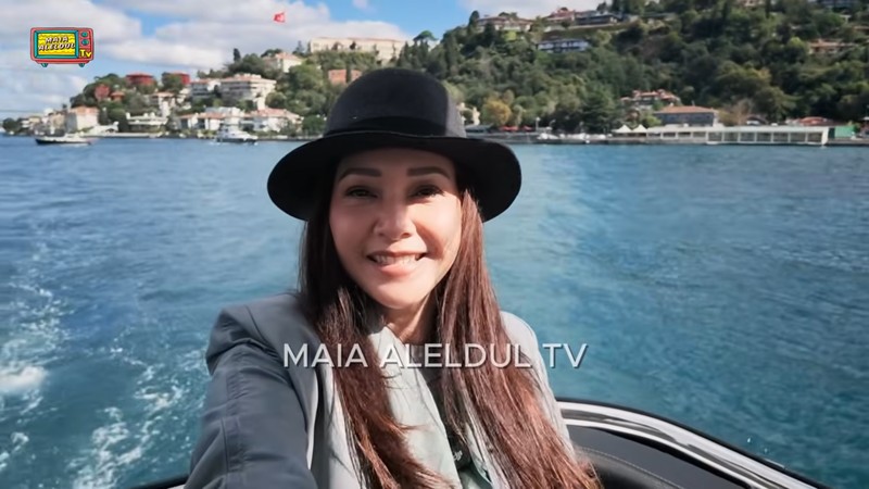 Maia Estianty dan Irwan Mussry makanan kebab di Turki