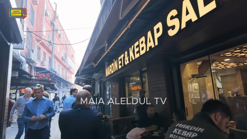 Maia Estianty dan Irwan Mussry makanan kebab di Turki Maia Estianty dan Irwan Mussry makanan kebab di Turki