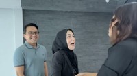 Pertemuan hangat mereka usai kesalahpahaman. Foto: dok instagram Melaney Ricardo dan Sahrul Gunawan