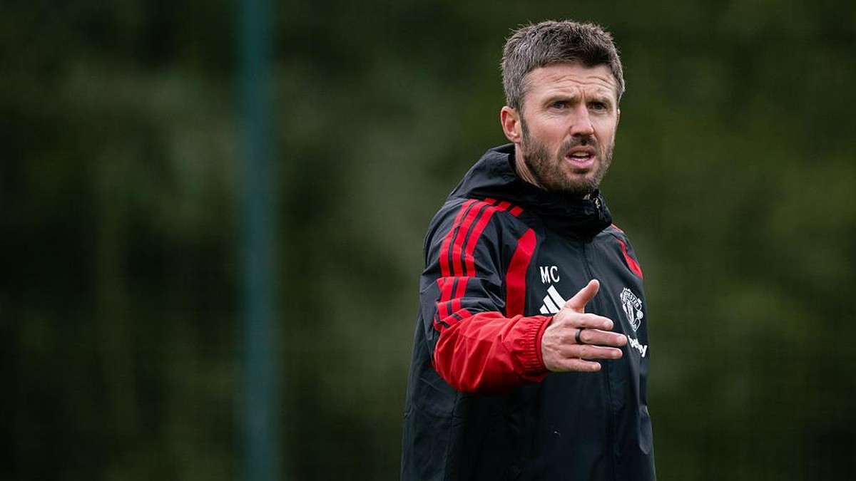 Michael Carrick dalam sesi latihan MU pekan ini. Foto: Manchester United via Getty Imag/Ash Donelon