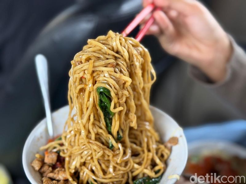 MIe Ayam Donoloyo Fina