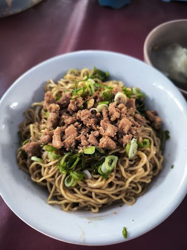 Mie Ayam Legendaris di Jakarta Barat