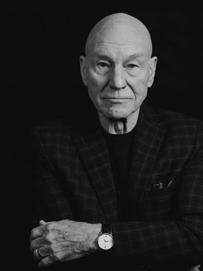 Keluarga soal Pengganti Karangan Bunga untuk Patrick Stewart