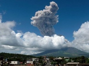 Gunung Mayon di Filipina Erupsi, Semburkan Abu Vulkanik Setinggi 3.000 Meter