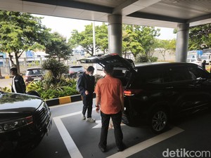 KPK Obok-obok Bea Cukai Semarang, Petugas Bawa 2 Kardus dan 2 Koper