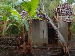 Angin Mengamuk di Kuningan, Rumah Rusak-Akses Jalan Terputus