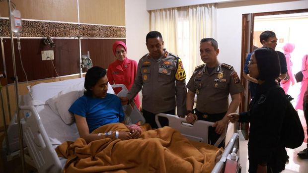 Polisi dan mahasiswa gelar dialog saat aksi 28 Oktober 2026 (istimewa)