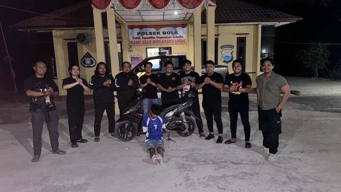 Polisi menangkap pria yang mencuri motor rekannya yang memberikan tumpangan rumah di Maros. (Dok. Istimewa) Polisi menangkap pria yang mencuri motor rekannya yang memberikan tumpangan rumah di Maros.