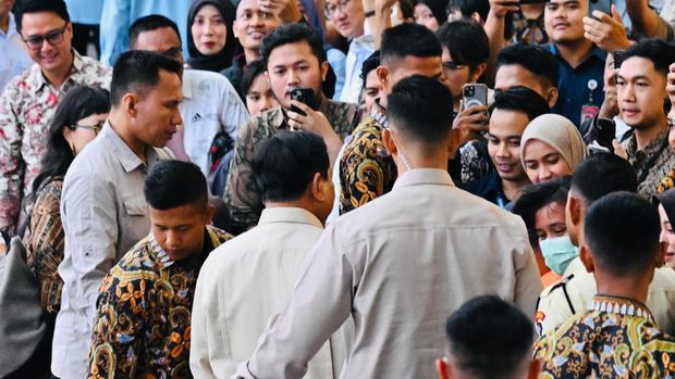 Presiden Prabowo Subianto kembali ke Jakarta menggunakan Kereta Cepat Whoosh. (dok.Laily Rachev-Biro Sekretariat Presiden)