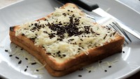 Cuma 5 Menit! Resep Roti Bakar Keju dan Teh Tarik Rempah Hangat yang Sat Set
