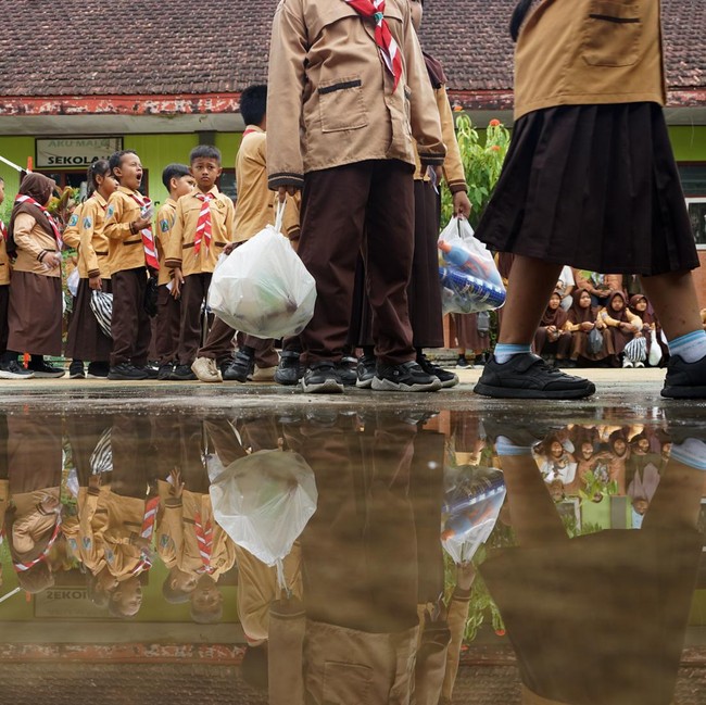 Sampah Jadi Uang Saku, Cara Unik Siswa Trenggalek Belajar Menabung