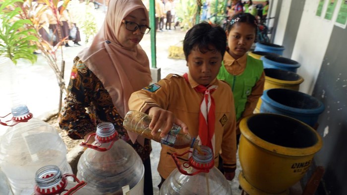 Sampah Jadi Uang Saku, Cara Unik Siswa Trenggalek Belajar Menabung