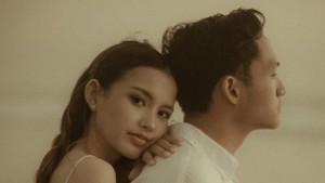 Potret Prewedding Sarah Menzel & Azriel Hermansyah, Mesra di Tepi Pantai
