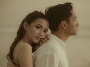Potret Prewedding Sarah Menzel & Azriel Hermansyah, Mesra di Tepi Pantai